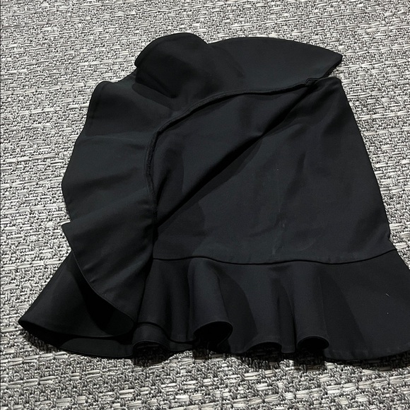 Zara Woman | Black Ruffle Mini Skirt - Picture 3 of 9